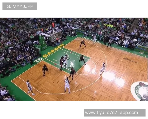 詹姆斯凭借超高球商巧妙规避不适合局面展现篮球智慧