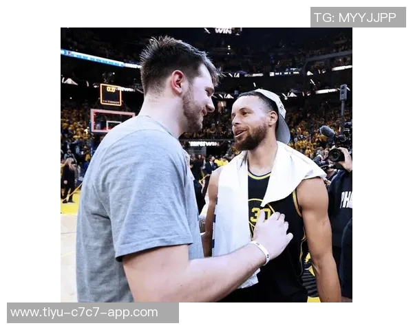 马克西追平东契奇库里马卡成为本赛季第4位40得分球员 马克西追平东契奇库里马卡成为本赛季第4位40得分球员