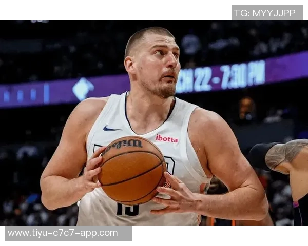 高效表现!约基奇半场5投5中斩获10分7篮板4助攻1抢断1盖帽 高效表现!约基奇半场5投5中斩获10分7篮板4助攻1抢断1盖帽